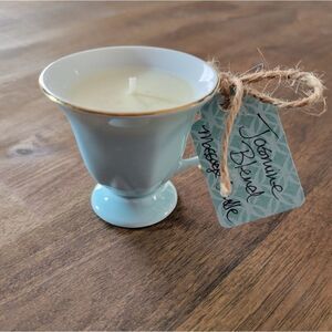 NWT Massage Candle in Vintage Mini Teacup 2oz